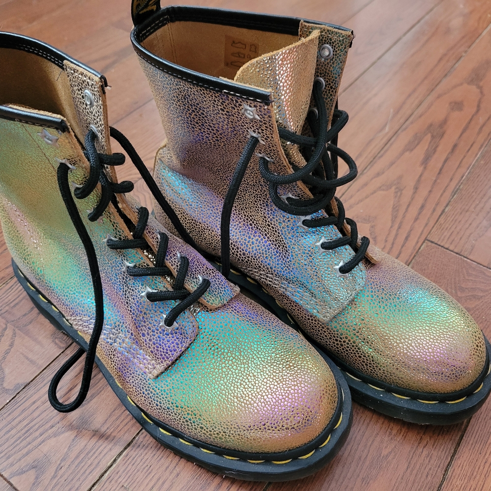 BRAND NEW Rainbow Ray Suue